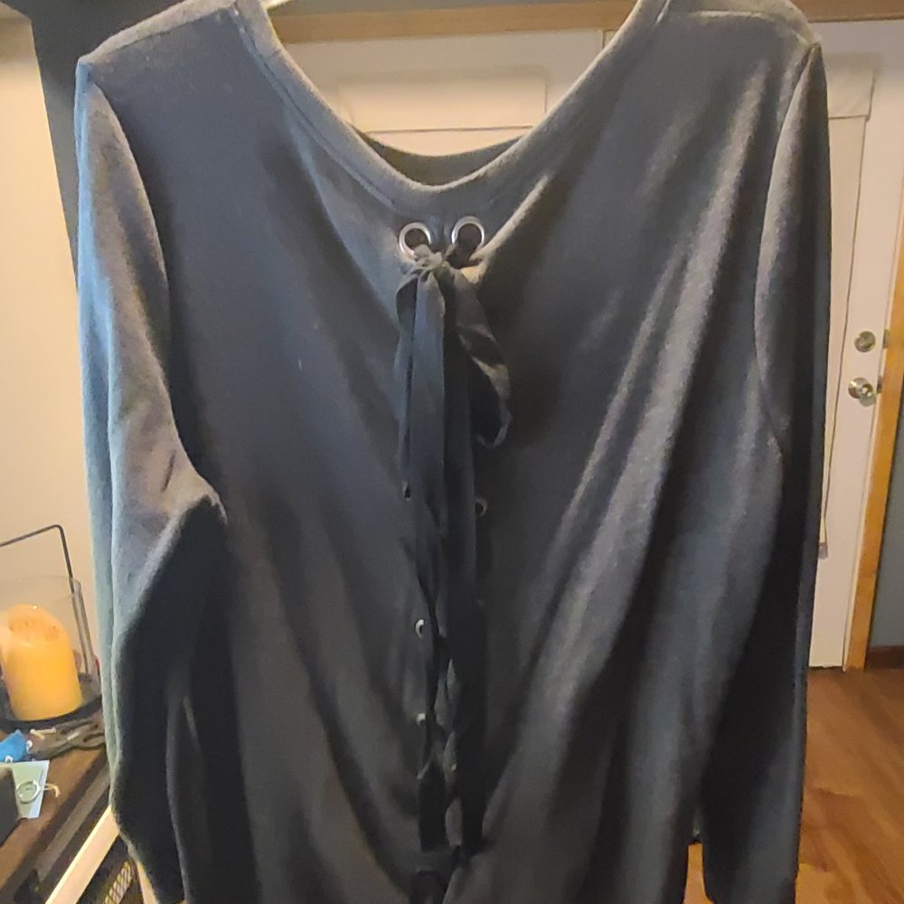 Torrid size 3 sweater with ribbon in back